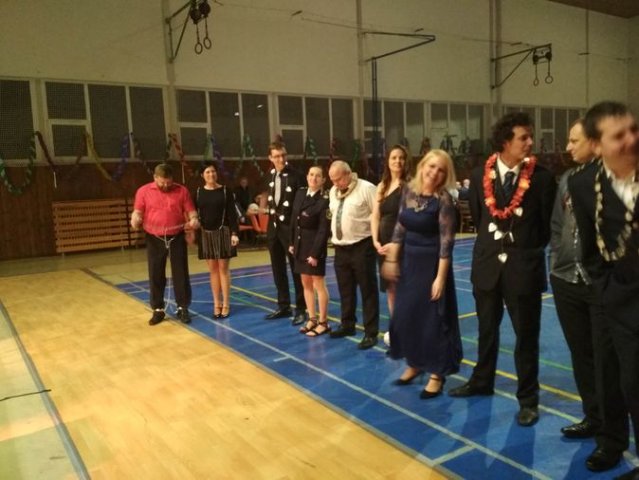 img_20200201_222821_burst1